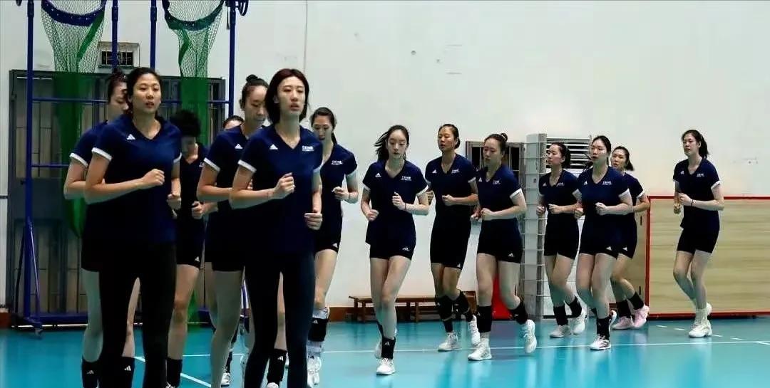 【李盈莹当队尾，不要勉强】
几天之内，李盈莹在天津被拉到训练场，又折腾到国家队训