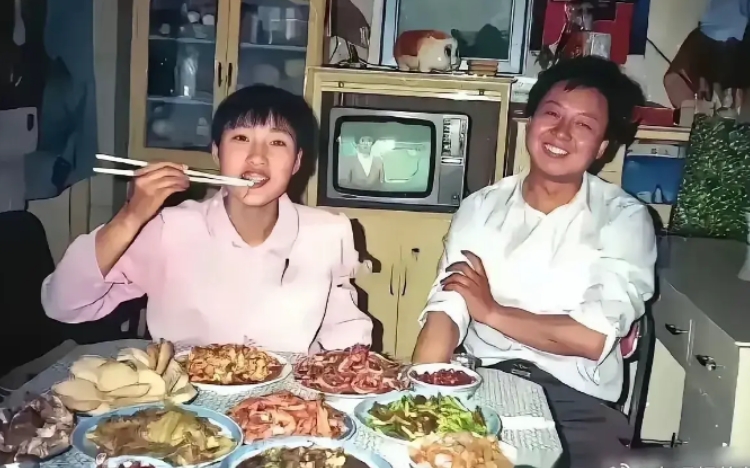 就这桌菜，在80 90年代，属于什么水平？
