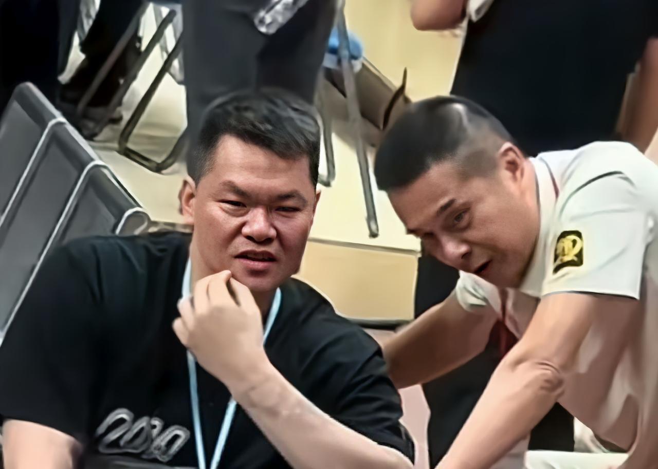 广东宏远历史国内球员谁获得最多总冠军戒指！
1、朱芳雨效力广东18个赛季，共获得