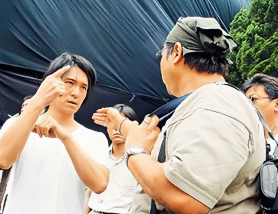 2003年，拍摄《功夫》时，洪金宝身上被蚊子盯了300多个包，他请假回港看病，接
