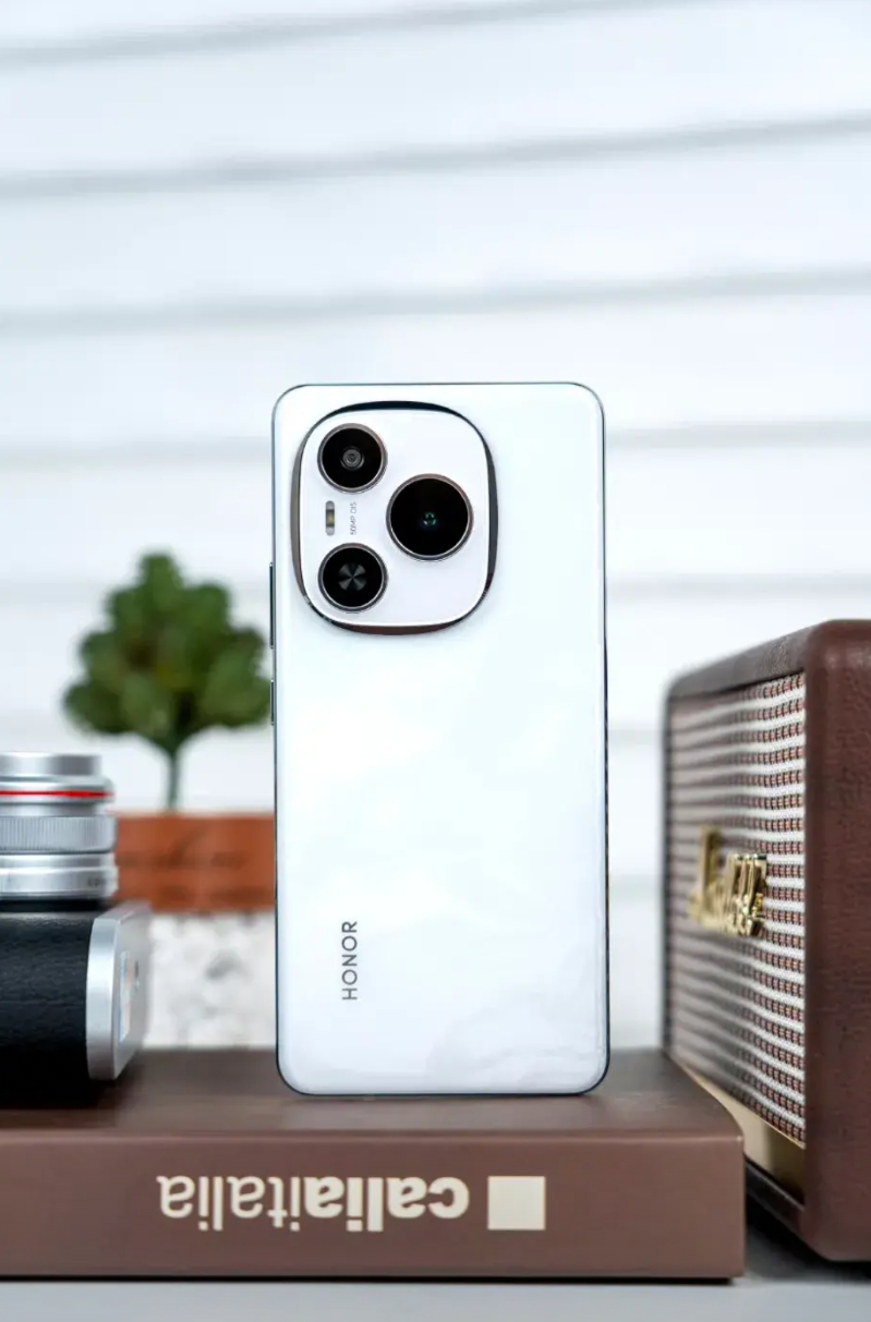 荣耀已经发布和即将发布的8000mAh以上的机型！

①荣耀Power     