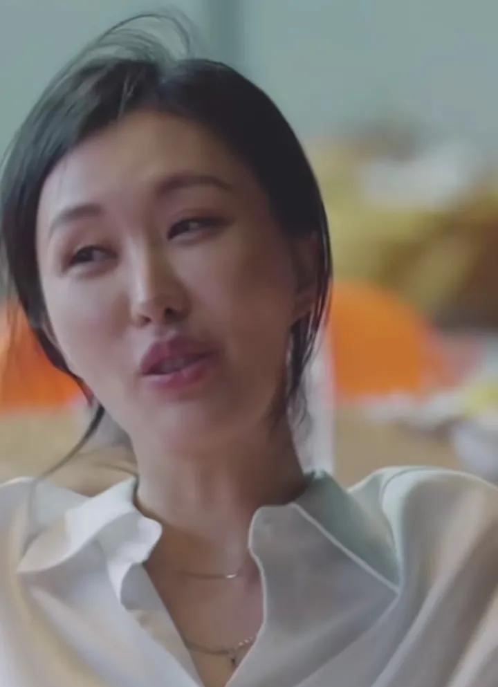 田朴珺说王石不爱她，王石更爱他自己，说王石很自私。
在一次访谈节目里，田朴珺质问