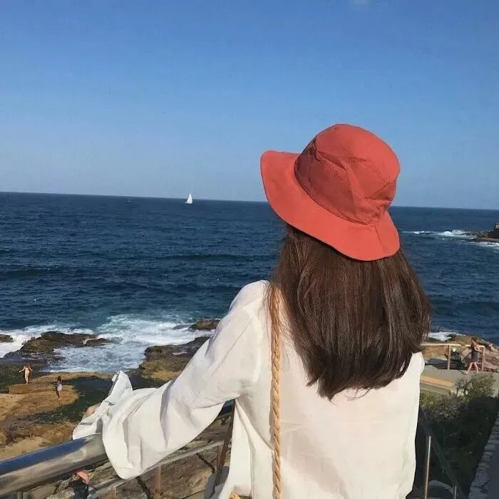 人老了真的很可怜。
就算你有房子，有存款，有退休金，有孩子，如果你没有一个健康的