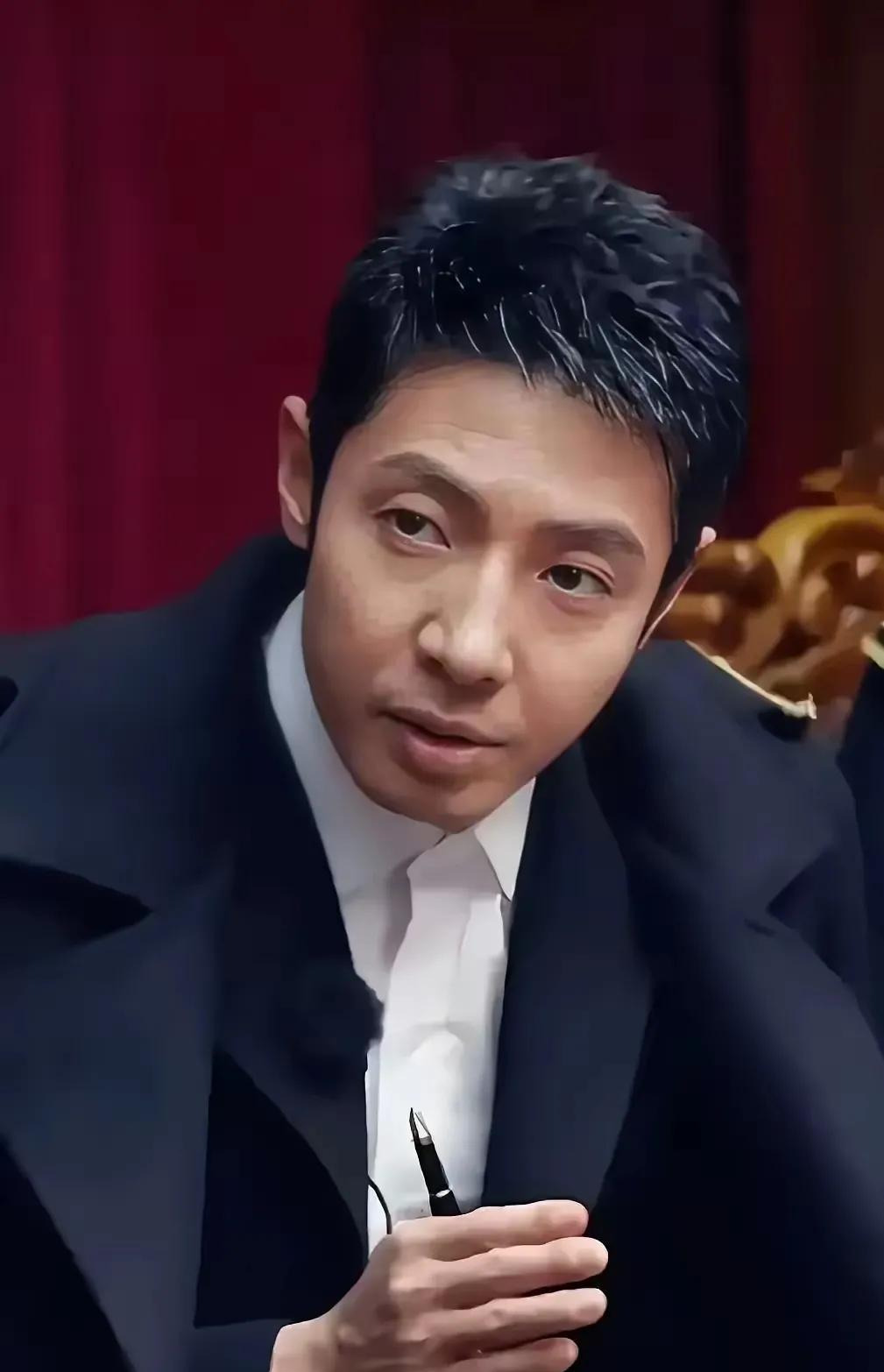 撒贝宁高情商回应婚礼事件











撒贝宁竟然没邀请张绍刚参加婚礼？