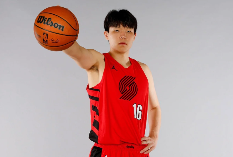 杨瀚森夏联前瞻，能否再拿高光时刻？

比赛时间：7月18日08:00（北京时间）