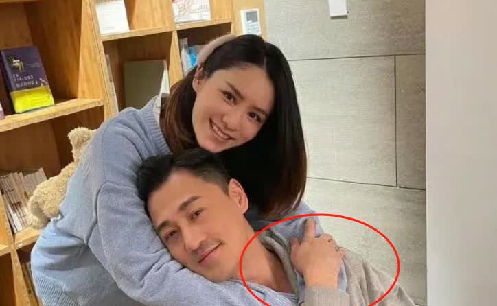 你发现了吗？
林峯这个人不能细琢磨，
越琢磨越觉得奇怪。

说他不爱他老
