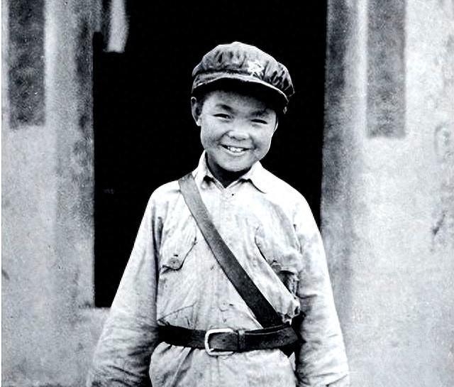 长征路上的最小红军向轩：7岁参军，9岁走长征，1955年时被授予了什么军衔？
1