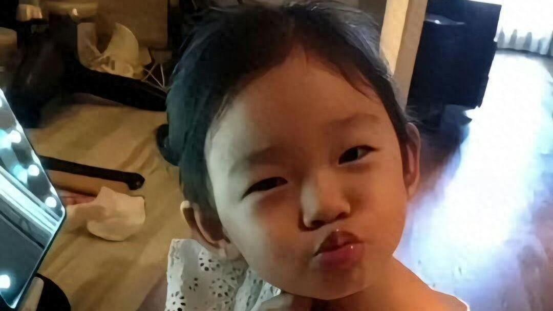 小玥儿直播求汪小菲，不要再有孩子，马筱梅前夫曝光离婚原因：出轨