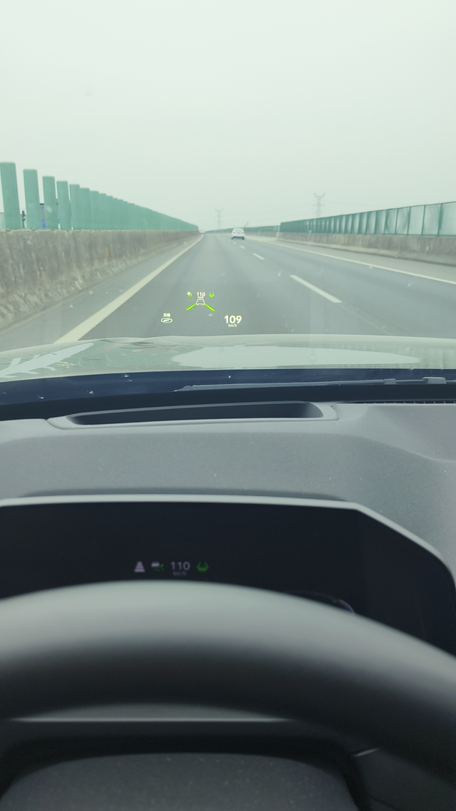 跑了一趟高速
几乎全程，油耗19.3?出乎我的意料，全程开了辅助驾驶，难道辅助驾