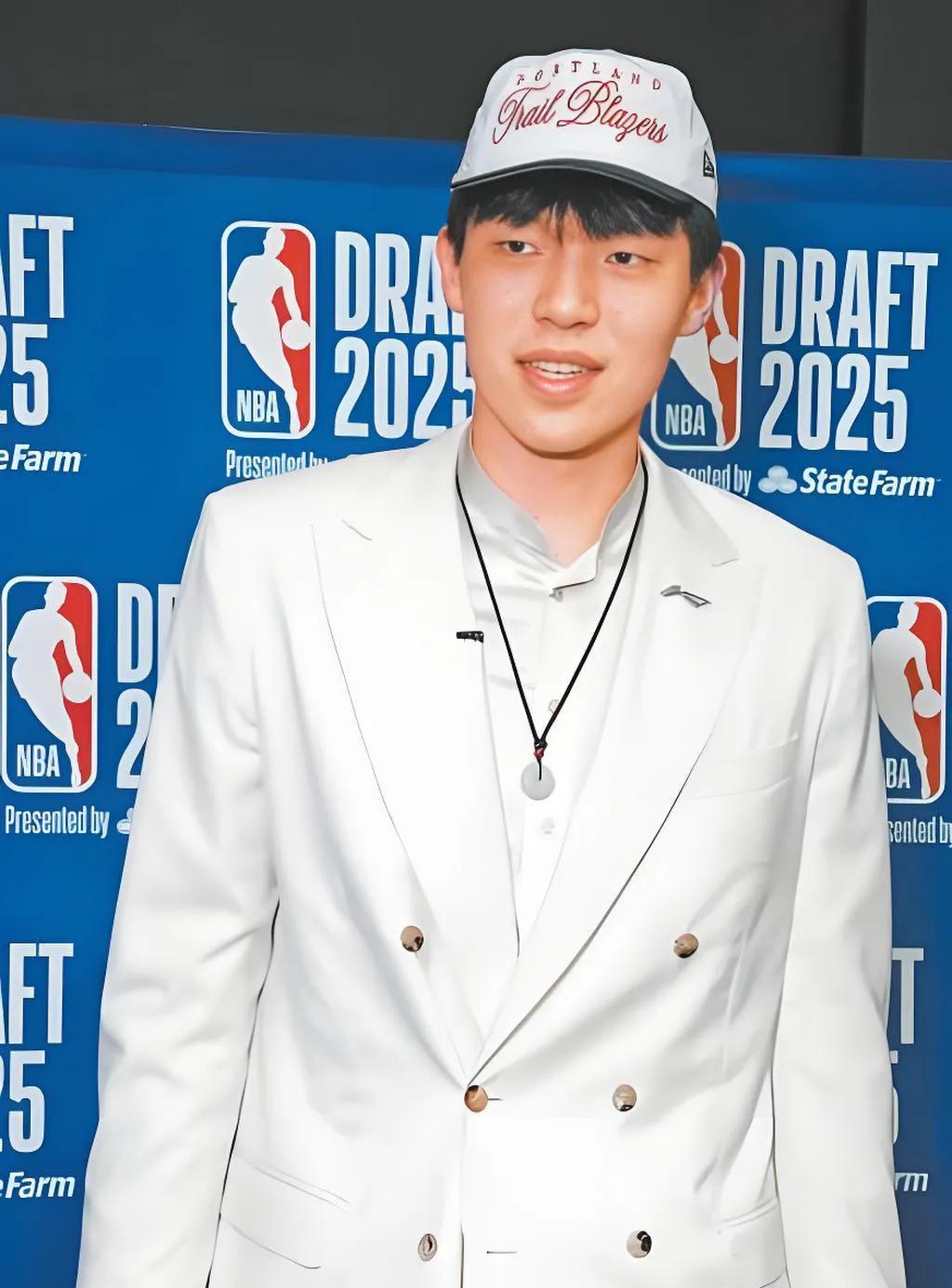 我滴娘嘞！不用8号签选杨瀚森是蔡崇信在NBA永远的错误。
你可真敢说，蔡老板本就