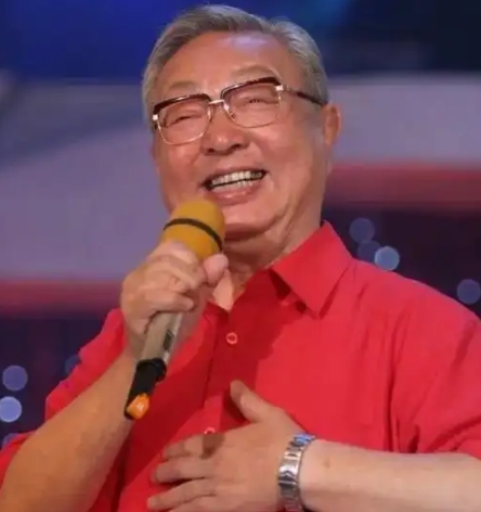 2017年，相声大师唐杰忠因癌症去世，半年后，妻子也随之而去，一双儿女伤心不已，
