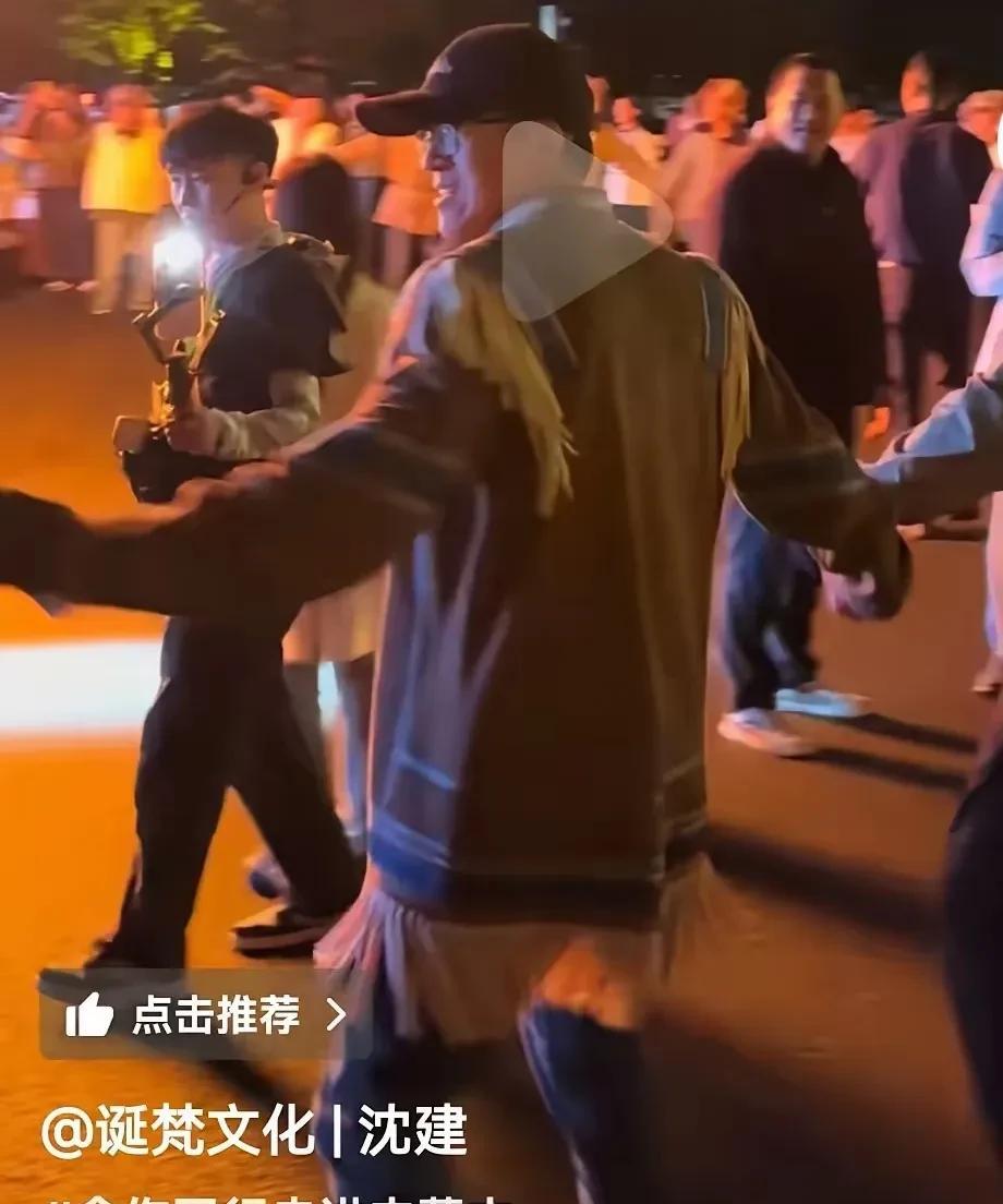 俞老师的行动是真的吗？
他宣布两个账号停播，为了纪念6个年轻的生命。可是晚上也在