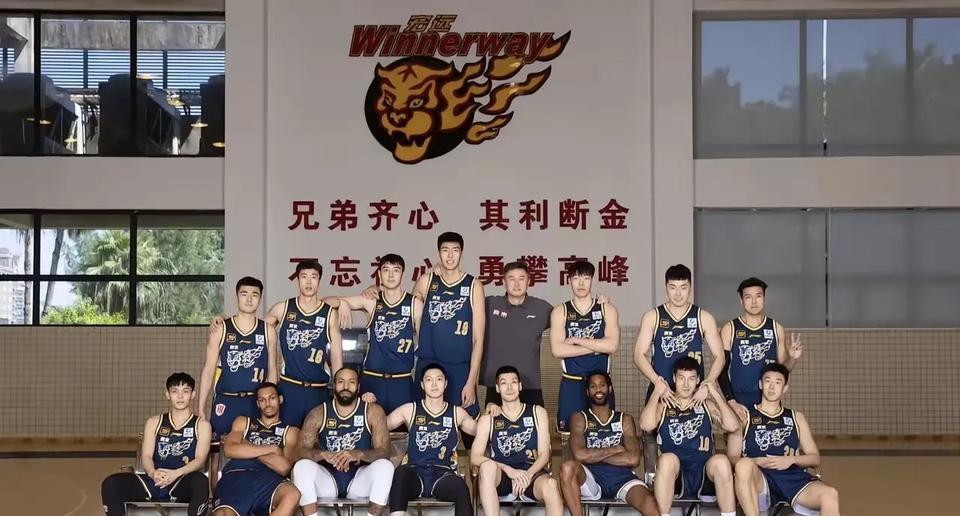 这2张图真实体观广东2025赛季水准！
广东队这赛季进季后赛没能走更远，也符合第