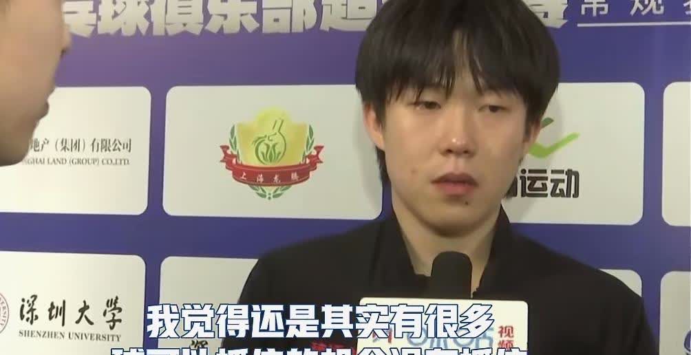 王楚钦前两局差点输孙闻，
赛后采访表现出高情商，
把赢球归为自己更庆幸。
