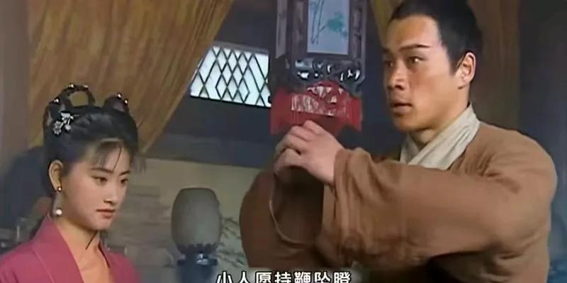 这张督监就是个二货，武松都下跪说“小人愿执鞭坠镫，服侍恩相”，他应该趁势收了武松