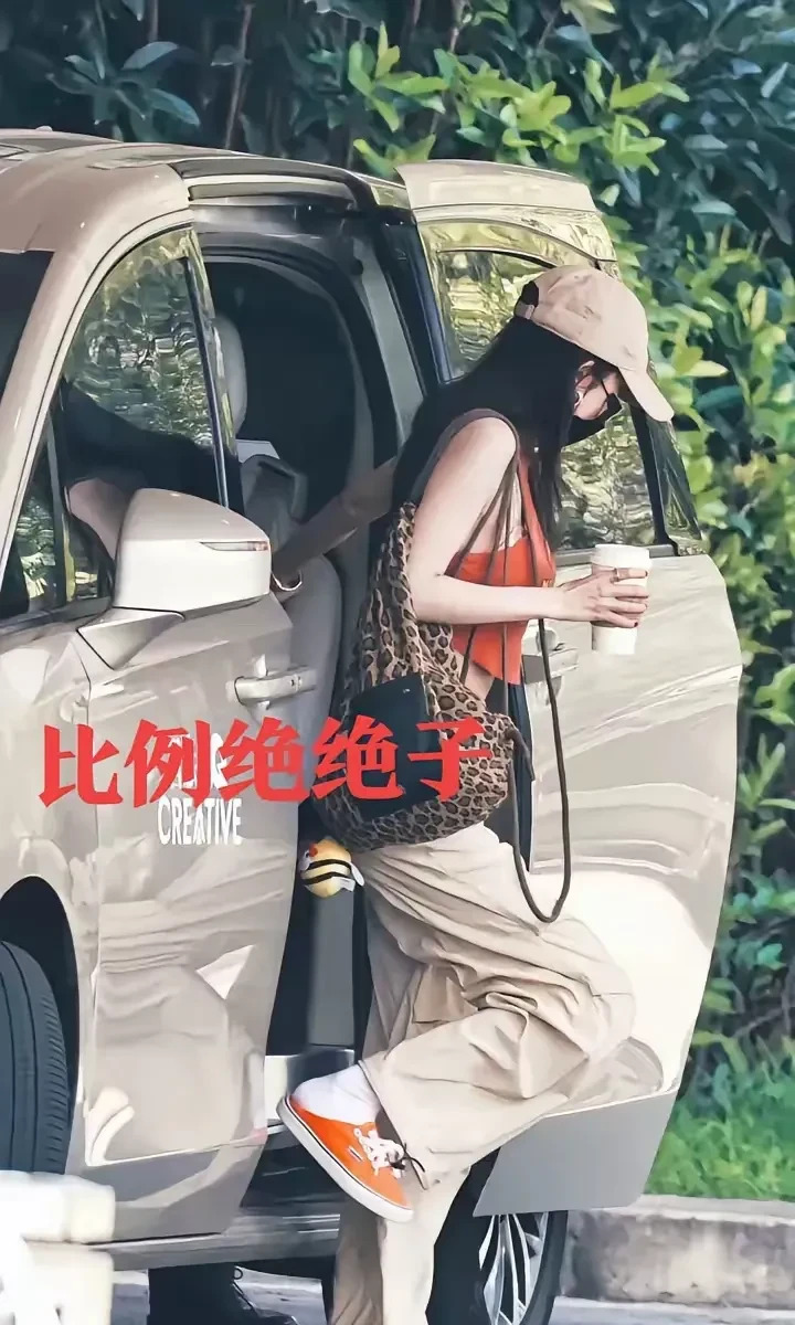 杨幂身材好演技待提升











惊天大秘密！杨幂的身材，简直让人羡慕
