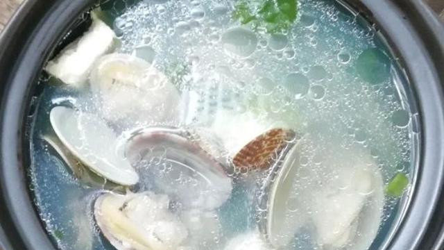 鲜美花蛤排骨汤：家的味道与海洋的馈赠