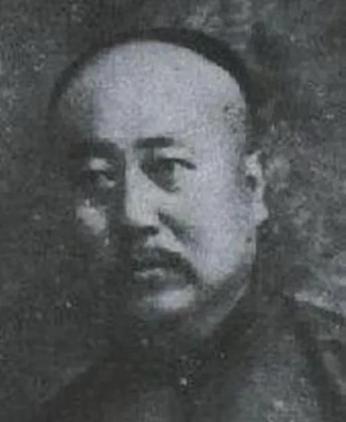 绍兴俞氏：从鲁迅恩师到共和国领袖的百年传奇
一、南京码头的世纪目送
1902年春