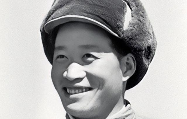 1964年，毛主席去看望抗美援朝中奇袭白虎团的英雄排长，发现对方还只是副连长，甚