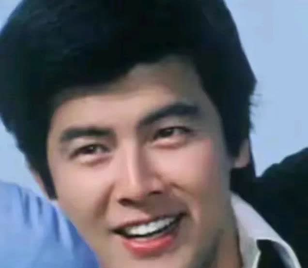 他算得上是美男子吗？太帅了，这颜值放在哪个年代都是帅哥一枚，他这样的颜值在日本是