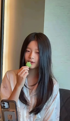大S和小S两家的孩子
最终还是走向了分道扬镳

曾经大S那么护着小S
一路走来风