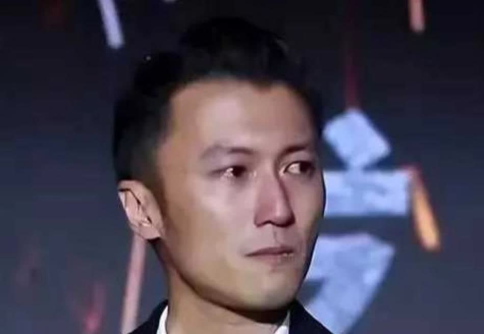 我有预感，谢霆锋被坑惨了！
原因很简单

不是因为他卖香肠赚了几个亿被人嫉