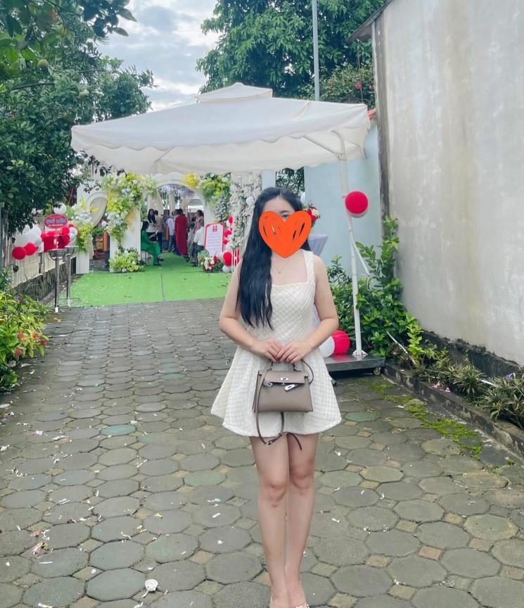 越南表妹回了一趟老家，
专门给我带了家乡特产荔枝干。
聪明的她，先确认我明天是否