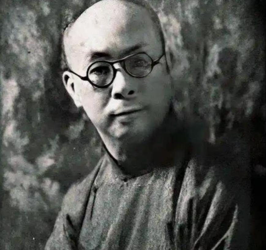 中国最大汉奸是谁？远比汪精卫更加可恨。若是无他，日本连中国大门都进不了。
主要信