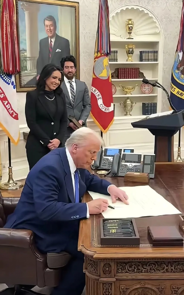 很难相信，“椭圆形办公室”是白宫面积最大的办公用房间

无论是总统签署文件，还是