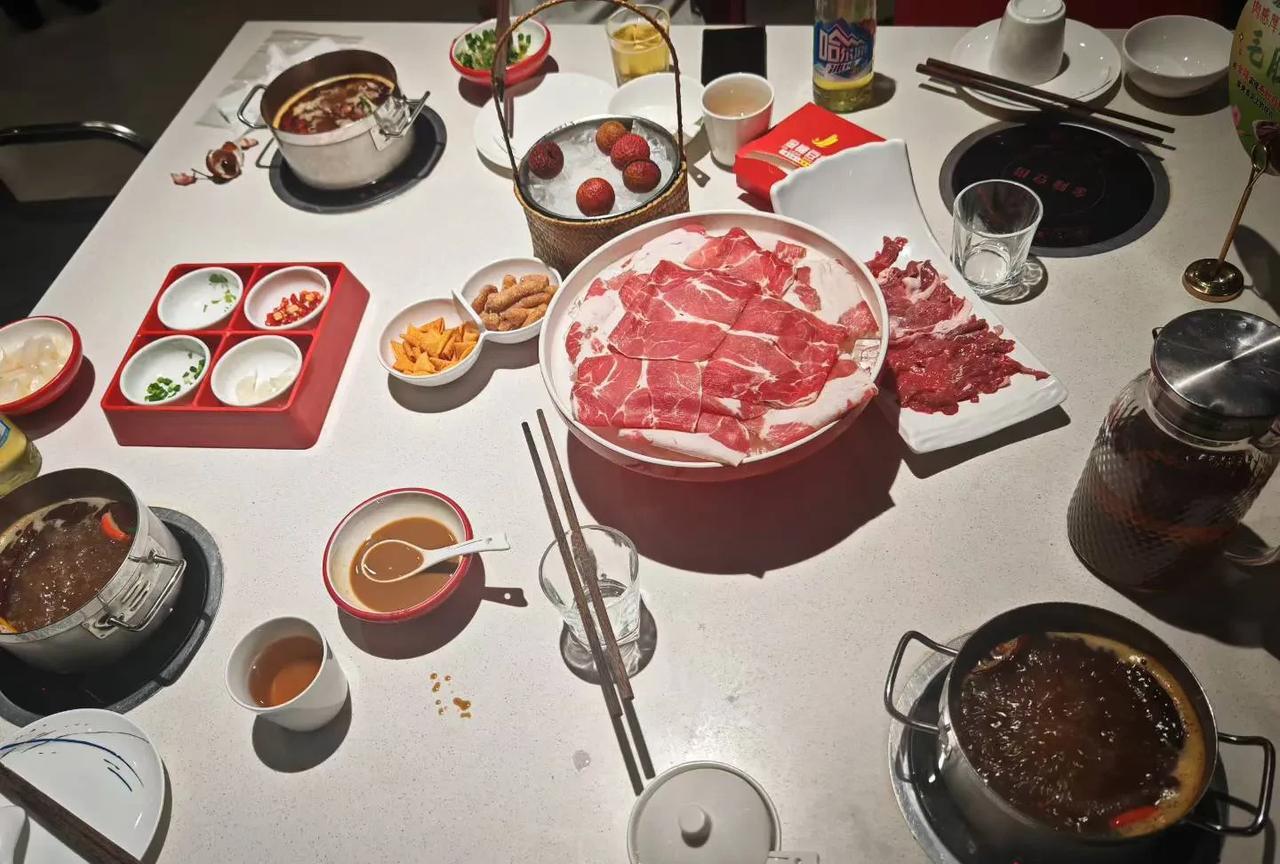 吐槽一下我所在的建筑公司吧，公司也算是一家本土的集团公司。
从入职这家建筑公司到