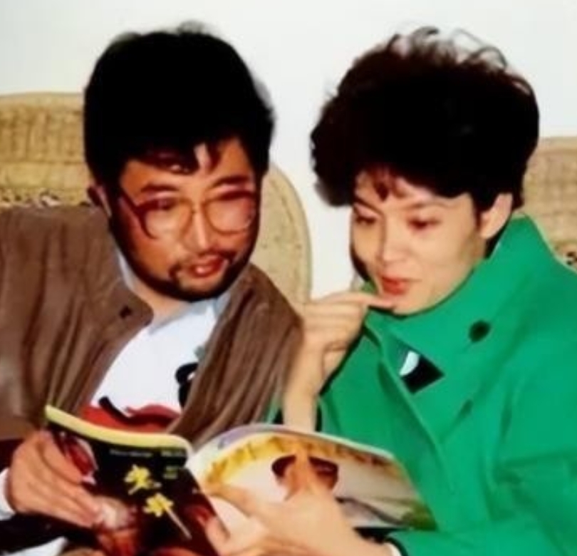 1979年，刚结婚1年的潘虹，出轨了导演杨延晋。杨延晋的妻子洪融可不是省油的灯，