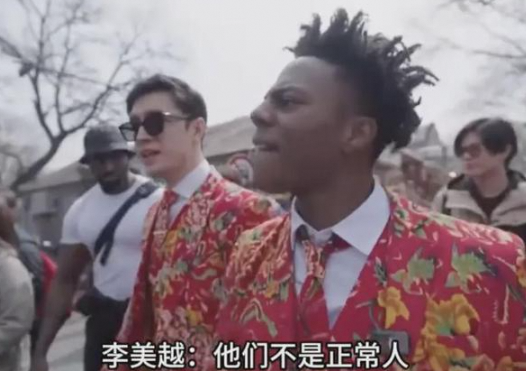 李美越翻译风波不断，被央视打码后账号掉粉，理发店也受牵连