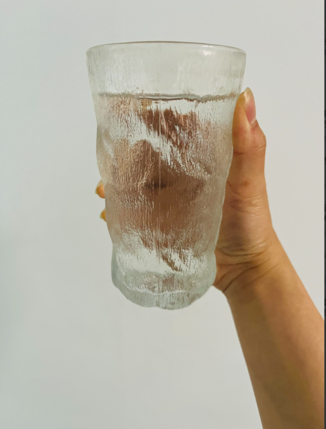 一觉醒来
天天烧自来水喝的人破防了
原来你们竟然

都是喝桶装水的啊！

看到建