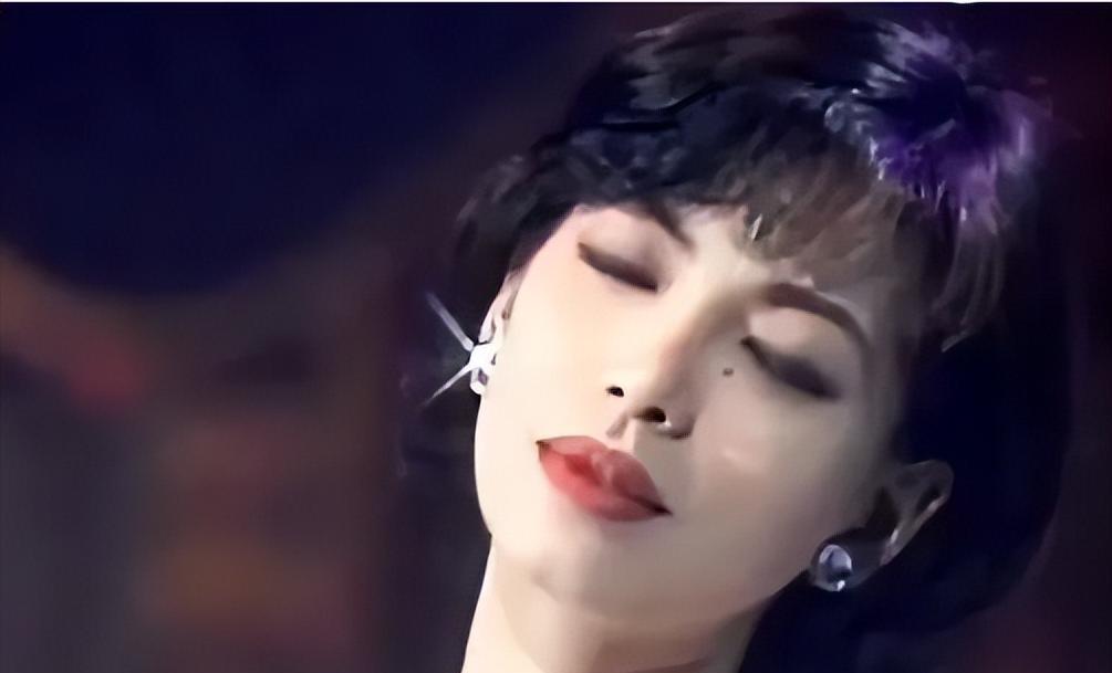 1985年，蔡琴嫁给大她10岁的杨德昌，对方表示“只结婚，不同房。”蔡琴同意了，