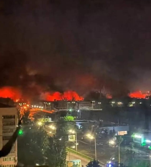 炸了、炸了、真的又炸了！俄罗斯武装力量6月4日凌晨对敖德萨市内法国雇佣兵驻地的打