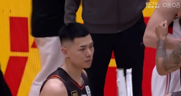 我还是无法掩饰，对他的喜爱
今晚对阵广州龙狮的比赛，刘毅砍下25分2 篮板1助攻