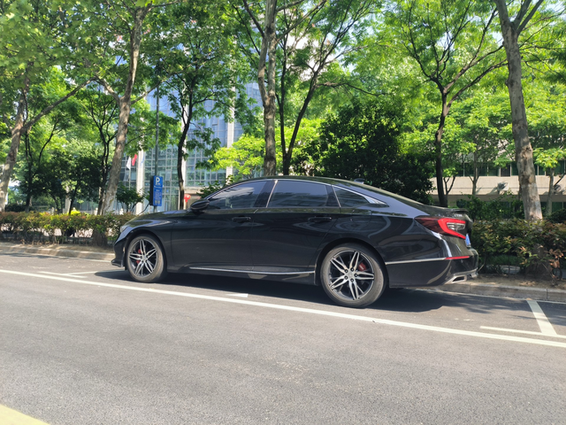 雅阁的日常花费
我开的车是雅阁，目前3年1个月，行驶了4.9万公里，每个月通勤1