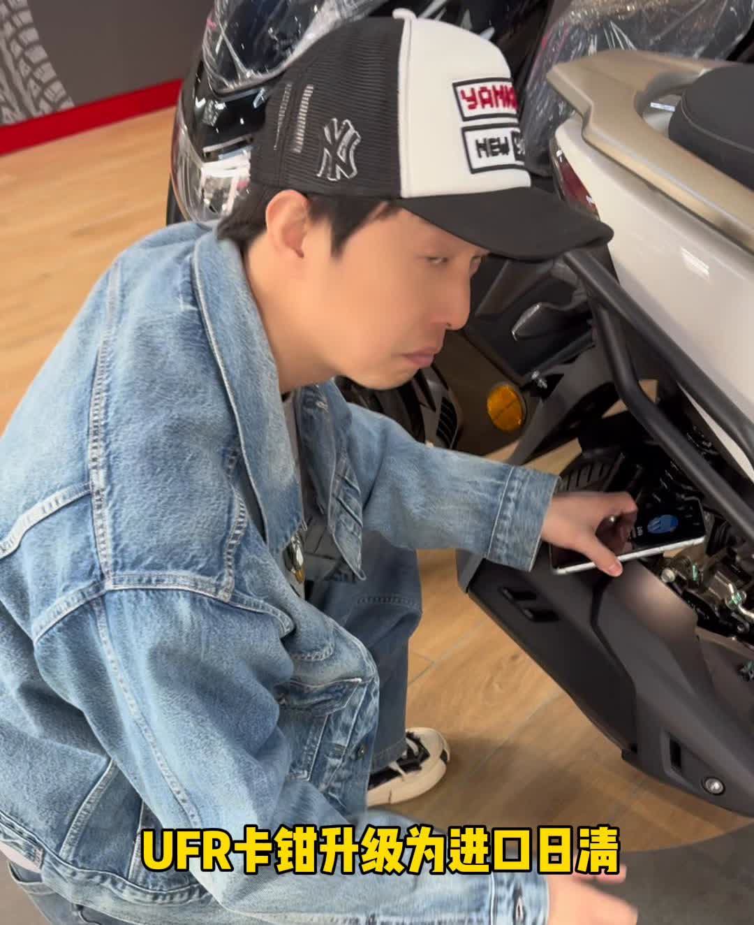 豪爵UHR比UHR贵了整整一千九，但是换来了十大提升。大家好，我是豪气的小马，今