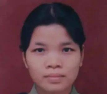 1997年，毒贩赵勇夫妇被抓。22岁的警察严婷，听见赵勇在关押室里大喊大叫。她放