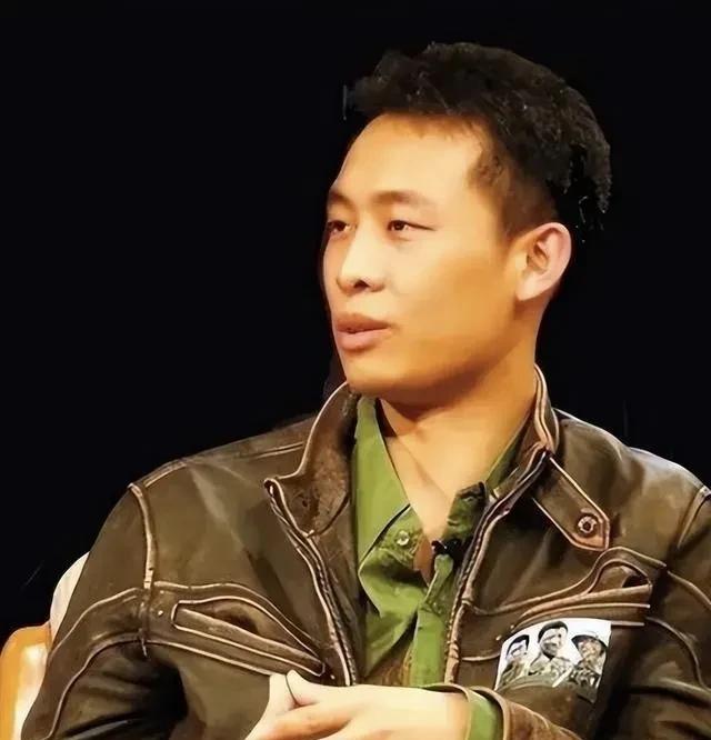 实力派演员张译曾在访谈中透露，当年与孙俪拍摄《辣妈正传》夫妻戏时，邓超经常抱着孩