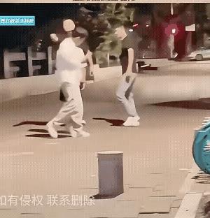 冲动是魔鬼！好汉都不吃眼前亏，更何况女人呢？请别主动动手。
我们时时处处都处于矛