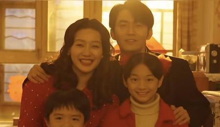 27岁川妹子孙艺燃杀疯短剧圈！《家里家外》方言怼人笑到捶床，连王道铁都被她拿捏得