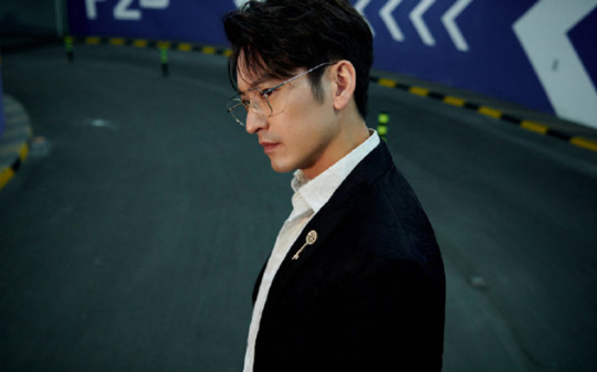 寿命将尽的妻子哭着求我帮她续命可我已经不爱她了凭什么帮她。