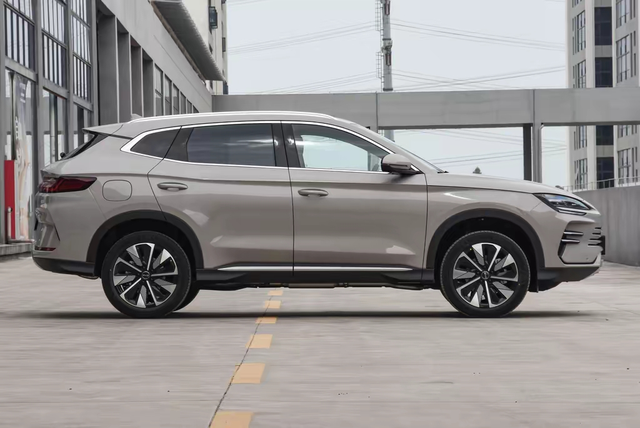 我的大宋150公里纯电
城区不开空调的情况下纯电续航跑到电量20可以续航160，