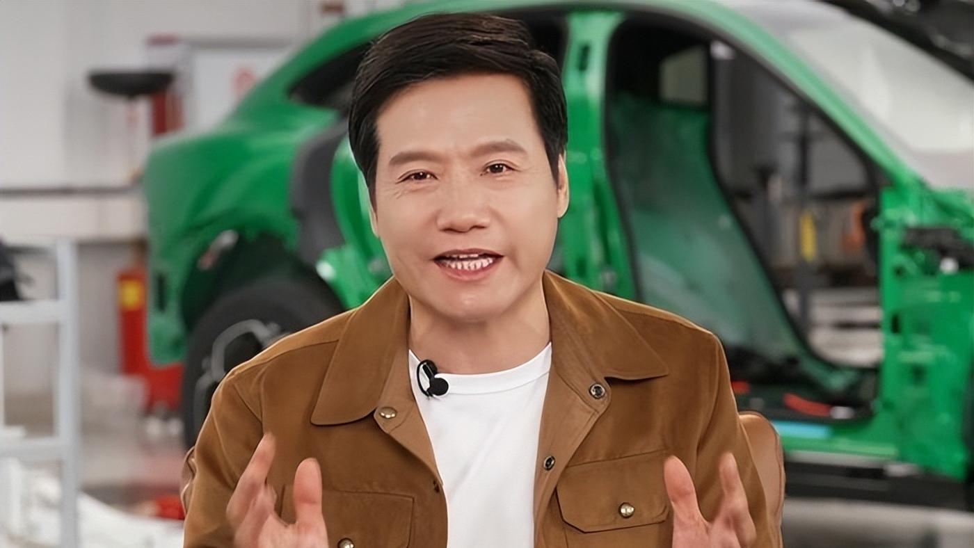 雷军直播拆车回应争议：41万辆交付背后，小米汽车真的站稳了吗？