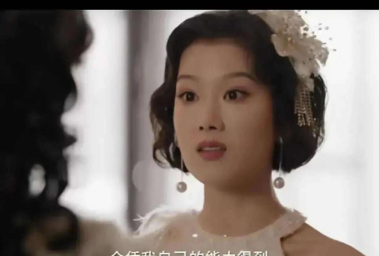 高肃生顺着赵司令的目光看去，他知道赵司令看上了自己的女儿高月。高肃生找到女儿劝她