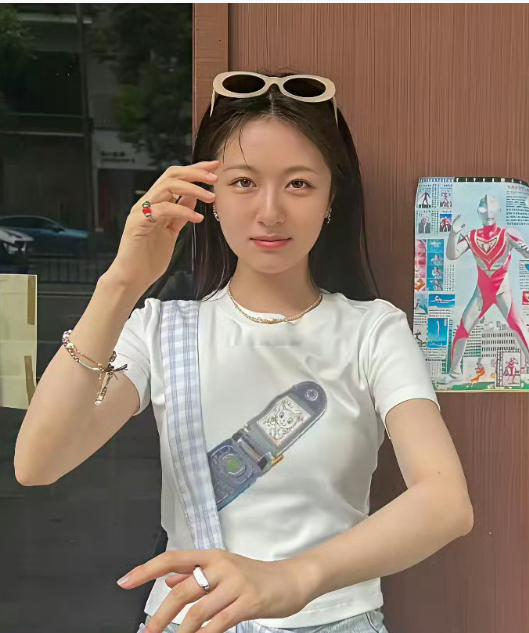 老天奶，李兰迪太敢了，竟然晒出自己的素颜，她怎么这么自信啊 ​​​
