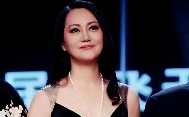 同名不同命，大小宋佳现状截然不同，一个众星捧月，一个无人问津