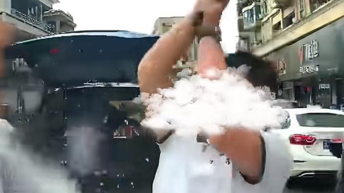 东莞砸车后续：餐馆垮台，弟弟封号，一夜清零！