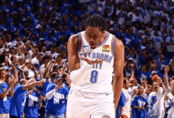  6月17日NBA晚报与热点新闻！
苏群: 总决赛将在G6结束，雷霆4-2夺冠！